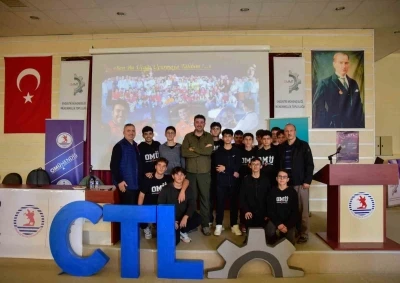 TUSAŞ baş test pilotundan öğrencilere ’gökyüzü dersleri’
