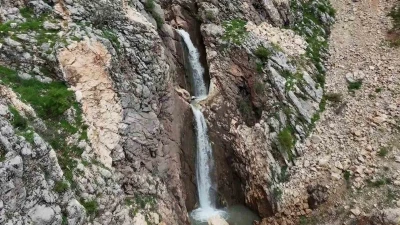 Tut il&ccedil;esindeki şelaleler coştu
