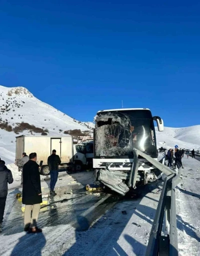 Tutak&rsquo;ta trafik kazası &ccedil;ok sayıda yaralı var
