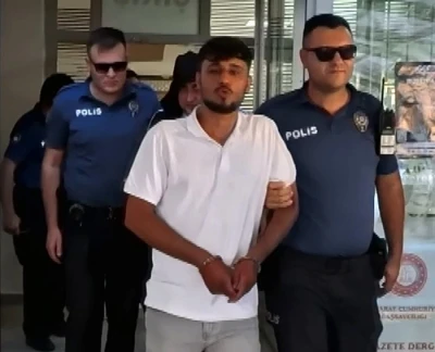 Tutuklanınca gazeteciye öpücük atıp, &quot;Zeki Müren’e selam&quot; dedi
