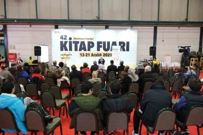 T&Uuml;YAP Kitap Fuarı&rsquo;nda "Yazar Buluşmaları" yoğun ilgi g&ouml;r&uuml;yor
