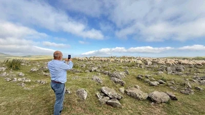 Tuz taşı olarak keçilere yalatılan kayaların, Türk beyliklerinin savaş alanındaki mezar taşları olduğu anlaşıldı
