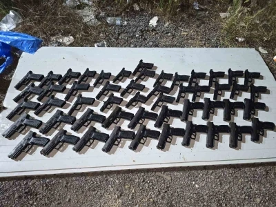 Tuzla&rsquo;da toprağa g&ouml;m&uuml;l&uuml; kompres&ouml;r tankında 20 silah ele ge&ccedil;irildi
