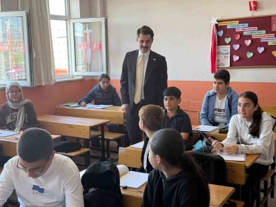 Tuzluca kaymakamı Abd&uuml;llatif Yılmaz&rsquo;dan okul ziyareti
