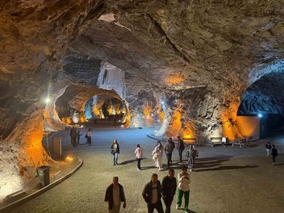Tuzluca tuz mağaralarında bayram yoğunluğu yaşandı

