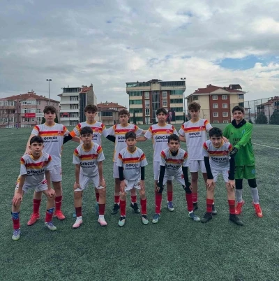 U14 Gen&ccedil;ler Ligi&rsquo;nde 1299 Bilecik Spor Kul&uuml;b&uuml; şampiyonluk ma&ccedil;ına &ccedil;ıkacak

