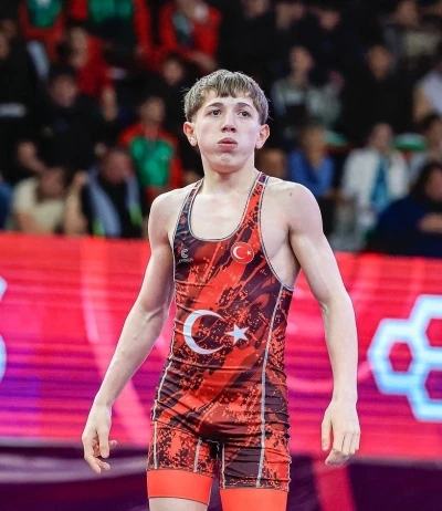 U17 Avrupa G&uuml;reş Şampiyonası&rsquo;nda &Ouml;mer Arslan&rsquo;dan bronz madalya

