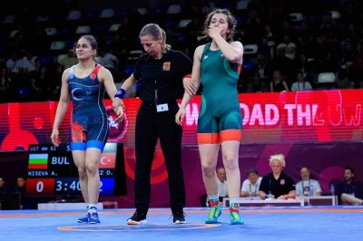 U17 Avrupa G&uuml;reş Şampiyonası&rsquo;nda &Ouml;zdenur &Ouml;zmer&rsquo;den altın madalya
