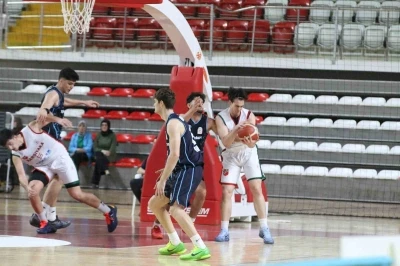 U18 Basketbol T&uuml;rkiye Şampiyonası&rsquo;nda &ccedil;eyrek finalistler belli oldu

