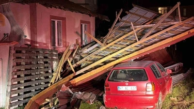 U&ccedil;an &ccedil;atı, ev, karavan ve otomobilde hasara yol a&ccedil;tı
