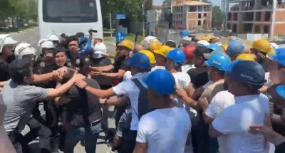 &Uuml;cretlerini alamadıklarını iddia eden madenciler, firmanın Tekirdağ&rsquo;daki ofise y&uuml;r&uuml;d&uuml;
