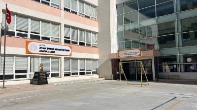 Uçurumun kenarındaki okulda eğitim yeniden başladı
