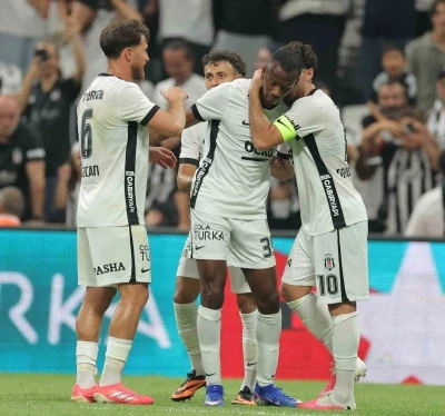 UEFA Avrupa Ligi: Beşiktaş: 1 - Midtjylland: 0 (İlk yarı)
