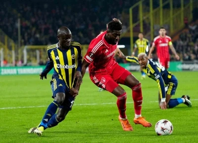 UEFA Avrupa Ligi: Fenerbah&ccedil;e: 0 - Nottingham Forest: 3 (Ma&ccedil; sonucu)
