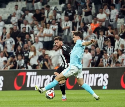 UEFA Konferans Ligi: Beşiktaş: 1 - St. Patrick’s: 2 (İlk yarı)
