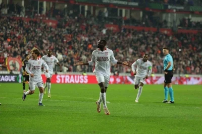 UEFA Konferans Ligi: Samsunspor: 1 - Rayo Vallecano: 2 (İlk yarı)

