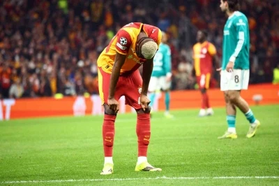 UEFA Şampiyonlar Ligi: Galatasaray: 1 - Liverpool: 0 (İlk yarı)
