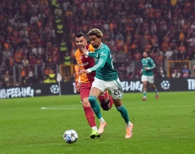 UEFA Şampiyonlar Ligi: Galatasaray: 1 - Liverpool: 0 (İlk yarı)
