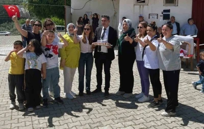 Ula &Ccedil;i&ccedil;ekli Mahallesi Muhtarı Karan&rsquo;dan &lsquo;Anneler G&uuml;n&uuml;&rsquo; etkinliği
