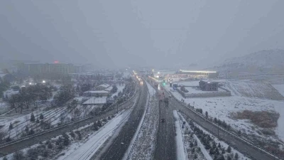 Ulaşımda 43 ilin ge&ccedil;iş g&uuml;zergahı Kırıkkale&rsquo;de kar yağışı etkili oldu
