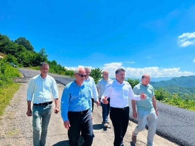 Ulubey&rsquo;de sıcak asfalt ve beton yol &ccedil;alışmaları devam ediyor
