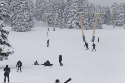 Uludağ&rsquo;da kar kalınlığı 95 santimetreye ulaştı
