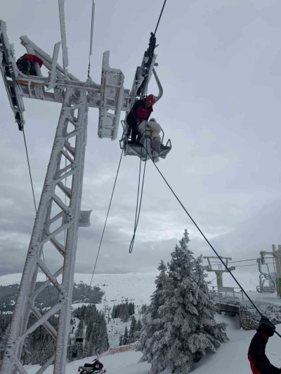 Uludağ&rsquo;da telesiyej arızası: 40 tatilci mahsur kaldı
