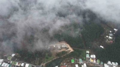 Uludağ&rsquo;dan inen sis Bursa&rsquo;yı sardı
