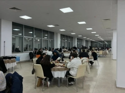 Uluslararası &ouml;ğrenciler g&ouml;n&uuml;ll&uuml; rehberleriyle buluştu
