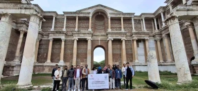 Uluslararası &ouml;ğrenciler Sardes&rsquo;te tarihle buluştu
