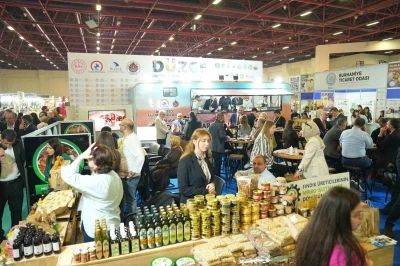 Uluslararası y&ouml;resel &uuml;r&uuml;nler fuarında D&uuml;zce standına b&uuml;y&uuml;k ilgi

