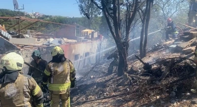 Ümraniye’de ağaçlık alanda çıkan yangın paniğe neden oldu
