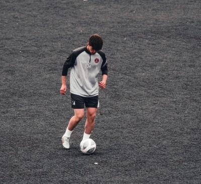 &Uuml;mraniye&rsquo;de &ccedil;akarlı ara&ccedil;la silahlı saldırı: 21 yaşındaki gen&ccedil; futbolcu hayatını kaybetti

