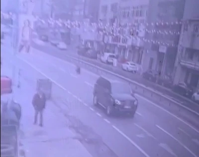 Ümraniye’de ilginç kaza kamerada: Sürücüsüz motosikletin çarpmasından kıl payı kurtuldu
