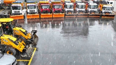 &Uuml;mraniye&rsquo;de kar timleri teyakkuzda
