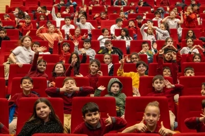 &Uuml;mraniye&rsquo;de k&uuml;lt&uuml;r sanat sezonu &ccedil;ocukların neşesiyle renkleniyor
