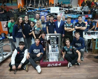 Ümraniye’de robot yarışları büyük heyecana sahne oldu
