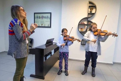 &Uuml;mraniye M&uuml;zik Akademisi eğitimlerine aralıksız devam ediyor
