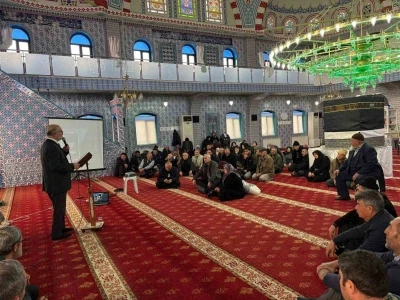 Umre yolcularına y&ouml;nelik seminer
