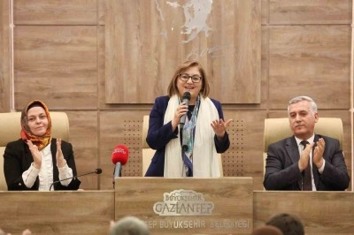 Umreden dönen ikinci kafile, Fatma Şahin ile bir araya geldi