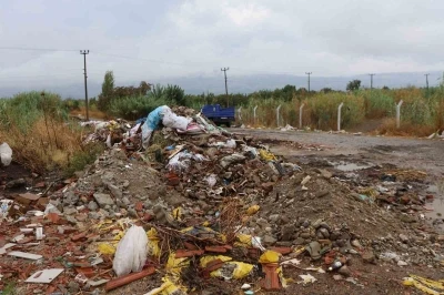 Umurlu’da çöp sorunu
