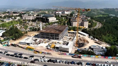 Umuttepe&rsquo;deki cami ve otopark inşaatı hızla ilerliyor

