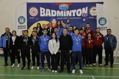 &Uuml;NİLİG Badminton&rsquo;da Şampiyon BEUN

