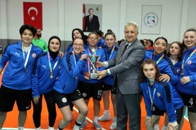 &Uuml;NİLİG&rsquo;de kupa sahiplerini buldu

