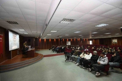 &Uuml;niversite &ouml;ğrencileri dolandırıcılığa karşı bilgilendirildi

