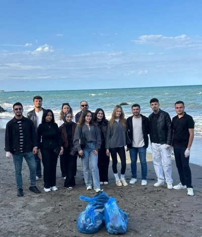 Üniversite öğrencilerinden çevre temizliği etkinliği
