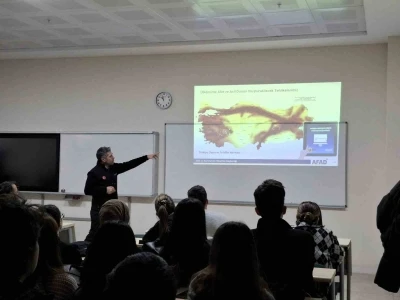 &Uuml;niversite &ouml;ğrencilerine ve akademik personele afet eğitimi
