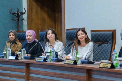 &Uuml;niversite y&ouml;netimi &ouml;ğrenci temsilcileriyle bir araya geldi
