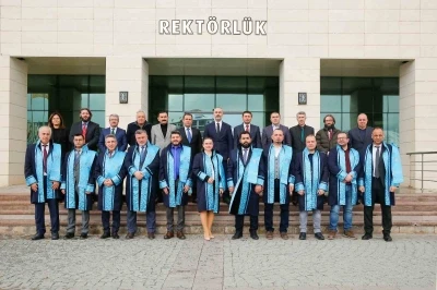 &Uuml;niversitede akademik y&uuml;kselme sevinci
