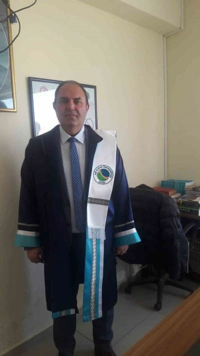 &Uuml;niversitede daire başkanı makam odasında hayatını kaybetti
